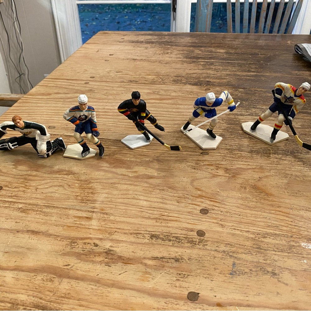 Lot of vintage NHL Starting Lineup Stars circa the 1990’s see all pictures HOT